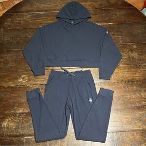 Alo Yoga Muse Cropped Hoodie & Sweatpants Set Navy Blue NO SIZE TAG Medium?